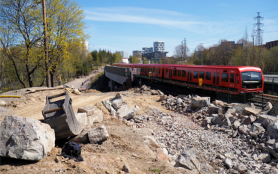 Tieluiska rakentaa Itäbaanaa metron vieressä